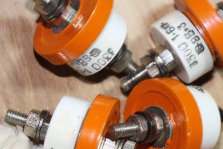 真空開關(guān)管的氣密絕緣系統(tǒng)、屏蔽系統(tǒng)以及導(dǎo)電系統(tǒng)