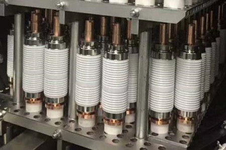 真空開關(guān)管產(chǎn)生操作過電壓的原因是什么？